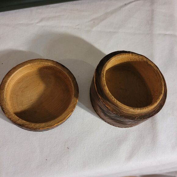 Handcrafted Sm Round Trinket Box Flower Etched On Lid - Picture 6 of 9